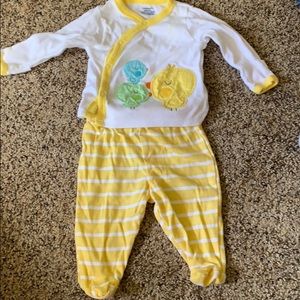 2 piece pajamas with footie bottoms